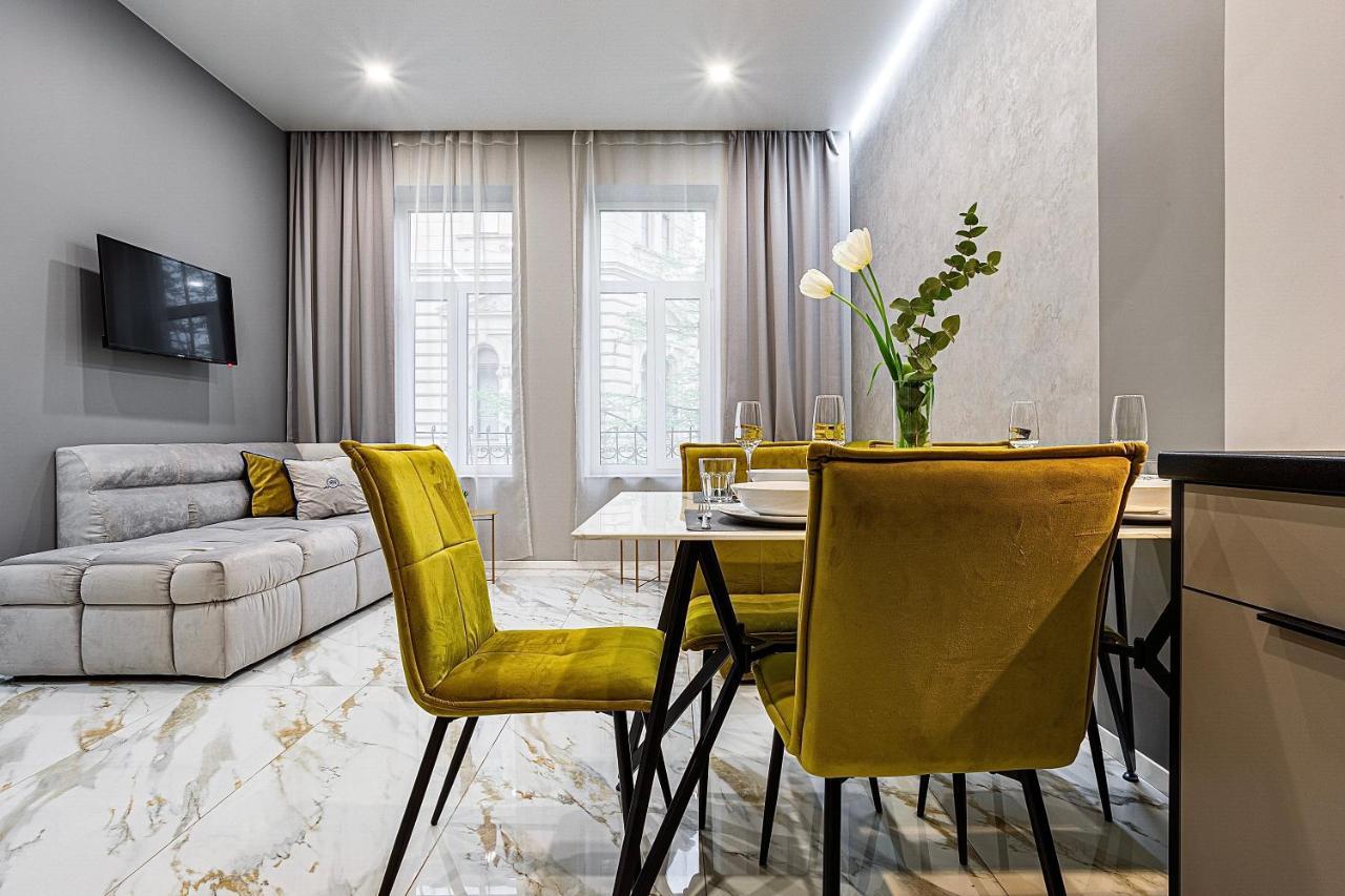 Family Residence Boutique Apartments Lviv Kültér fotó