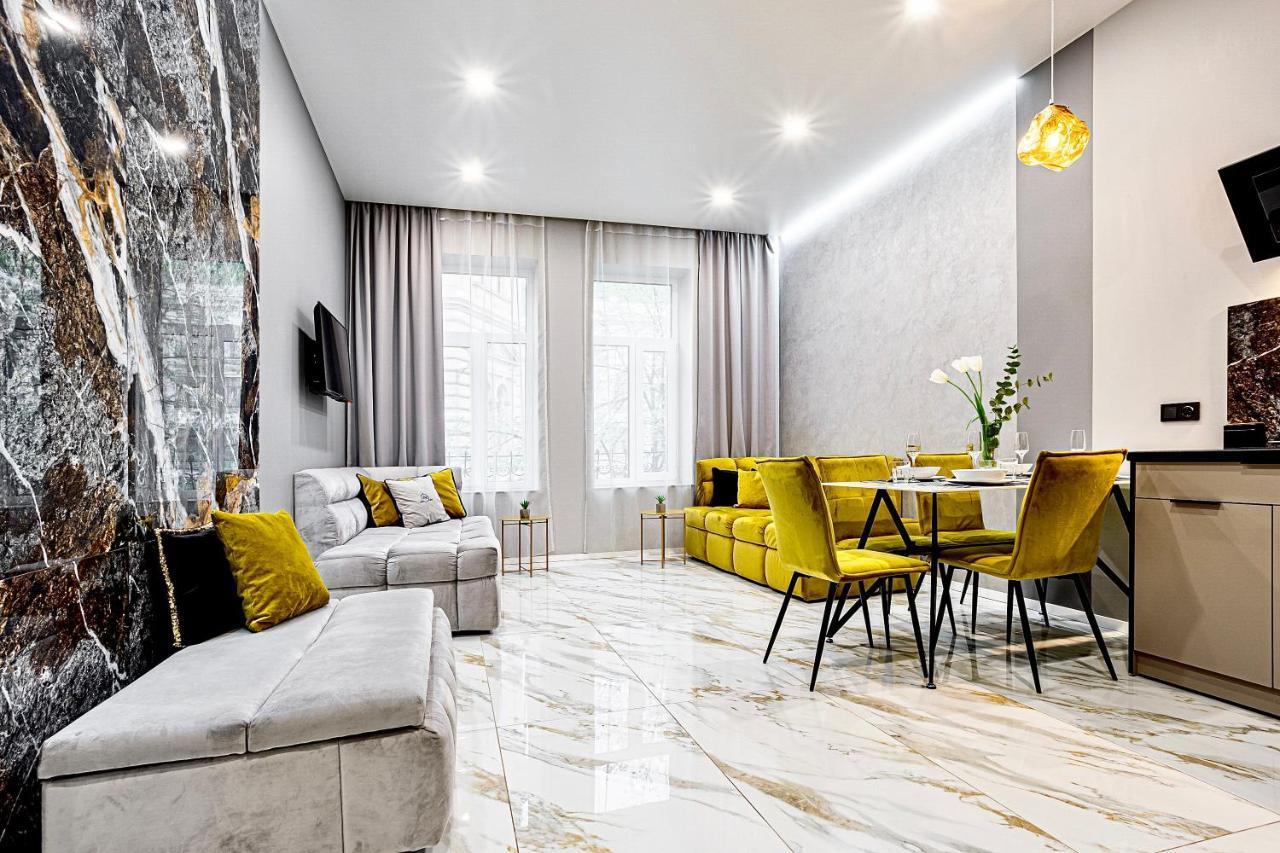 Family Residence Boutique Apartments Lviv Kültér fotó