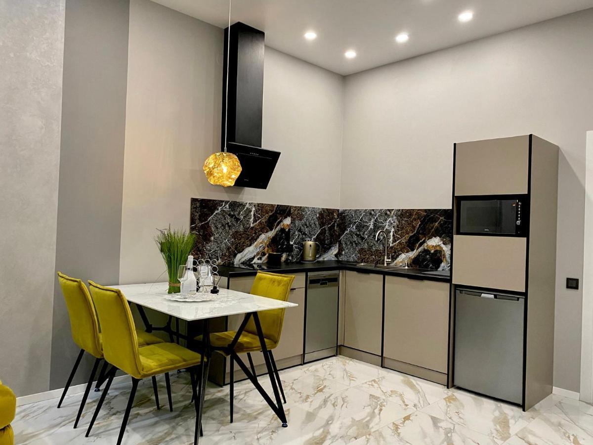 Family Residence Boutique Apartments Lviv Kültér fotó
