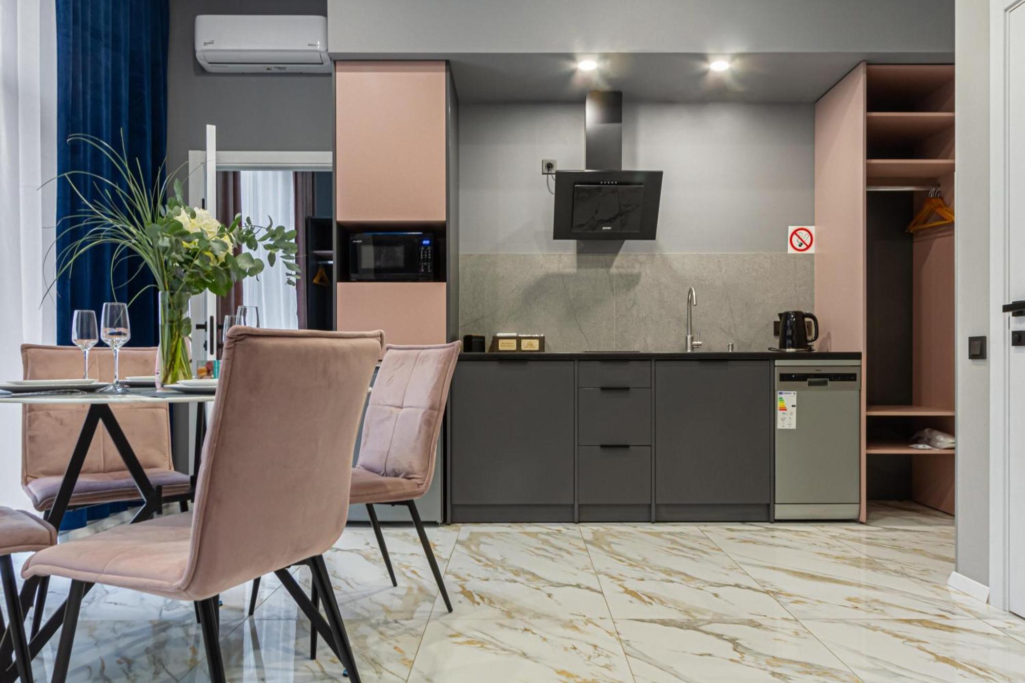 Family Residence Boutique Apartments Lviv Kültér fotó