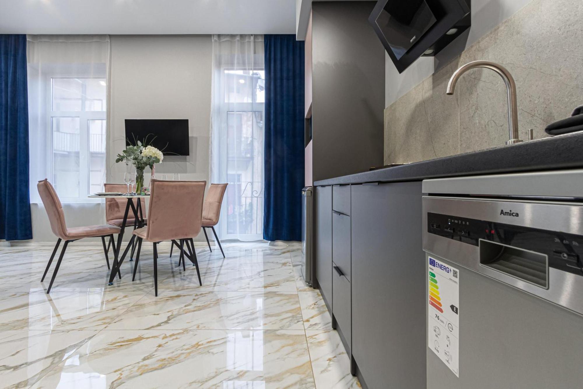Family Residence Boutique Apartments Lviv Kültér fotó
